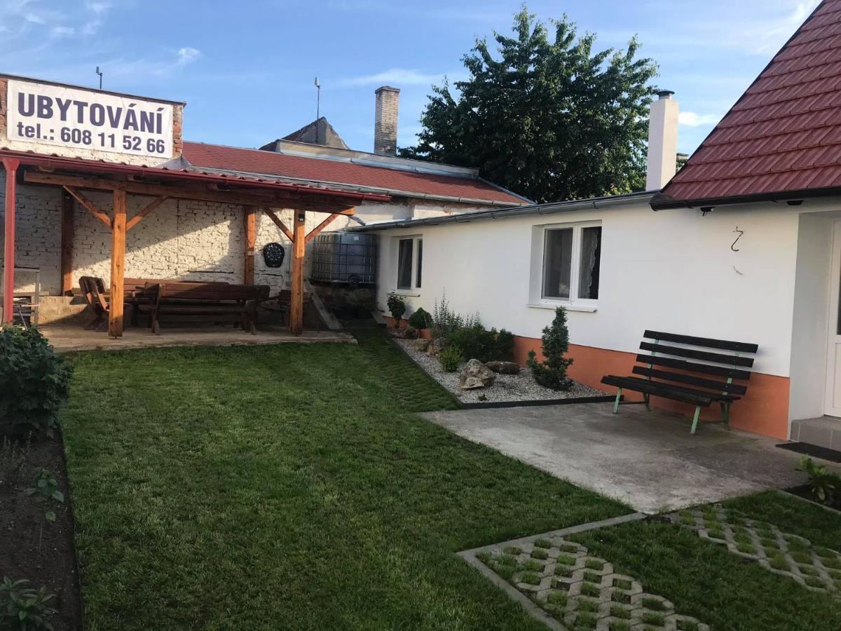 Chalupa Na Lipove V Hlohovci Hlohovec Luaran gambar