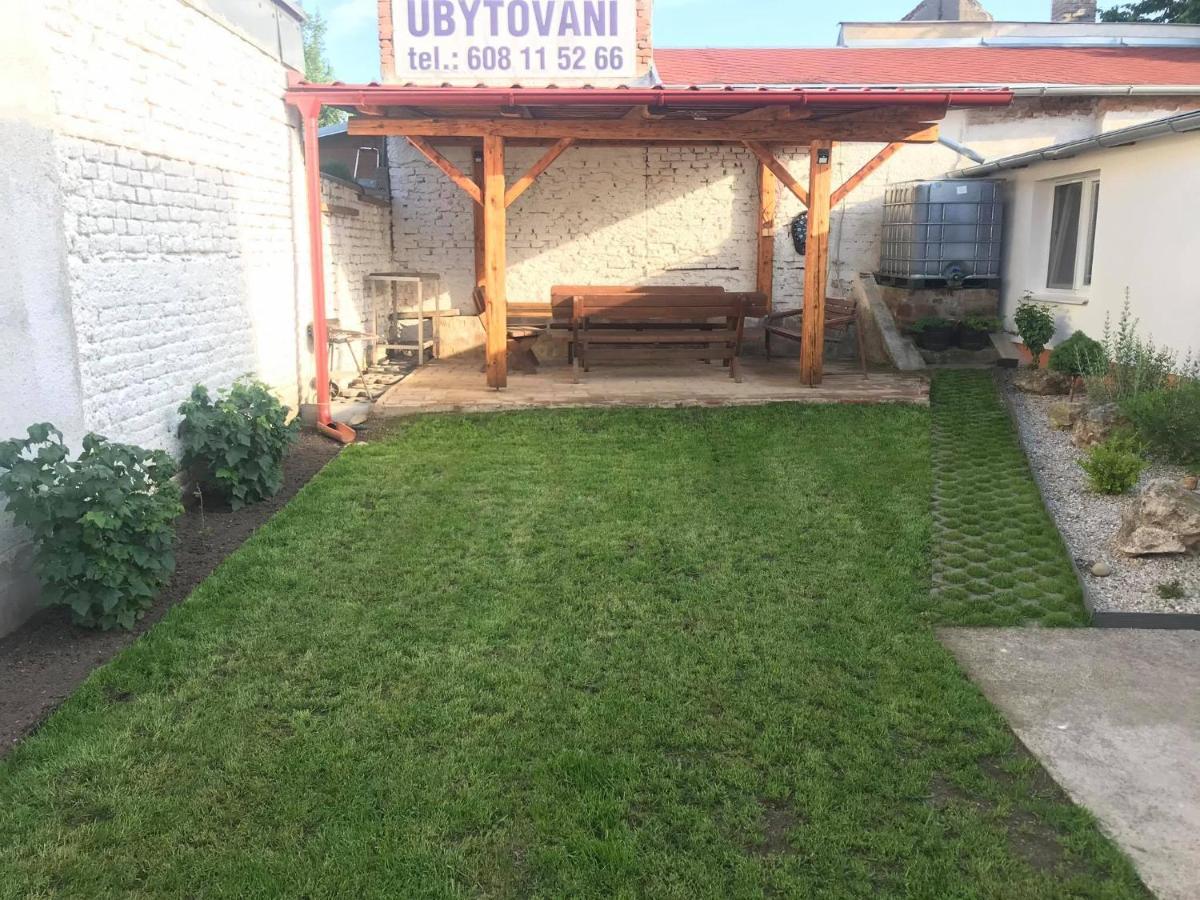 Chalupa Na Lipove V Hlohovci Hlohovec Luaran gambar